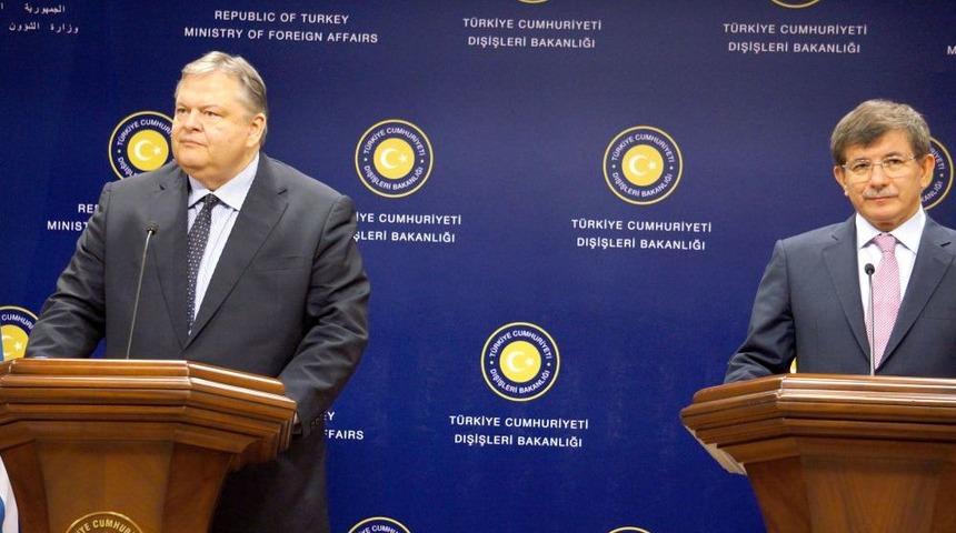 Davutoğlu: Sınır G&uuml;venliğine Y&ouml;nelik Tehdide Karşı En Etkin Y&ouml;ntem Alınacak