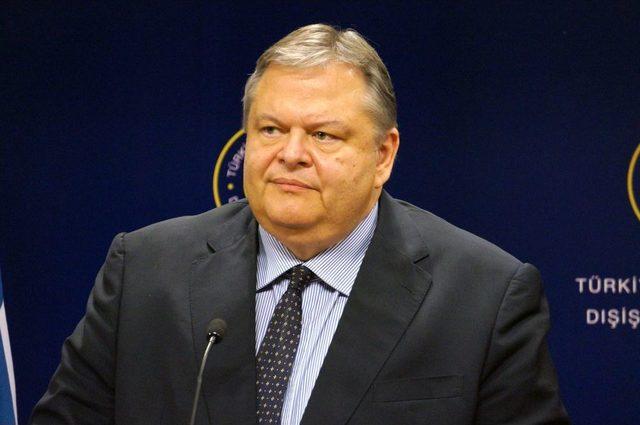 Davutoğlu: Sınır G&uuml;venliğine Y&ouml;nelik Tehdide Karşı En Etkin Y&ouml;ntem Alınacak 1