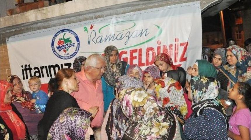 &Ouml;merli Mahllesi Sakinleri İftarda Bir Araya Geldi