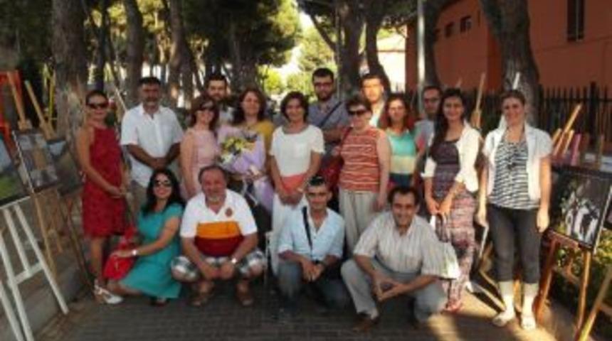 &Ouml;demiş Fotoğraf G&ouml;n&uuml;ll&uuml;lerinden Sanat Sokağı&rsquo;nda Sergi