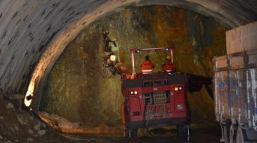 T&uuml;nelde Patlatılan Dinamitler &Uuml;st Mahallenin Korkulu R&uuml;yası Oldu