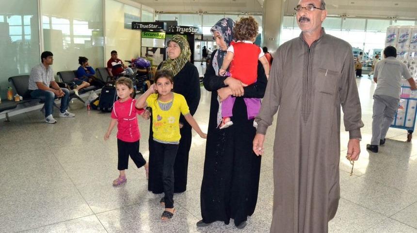 Suriyeli Aile 6 G&uuml;nd&uuml;r Havalimanında Yatıp Kalkıyor