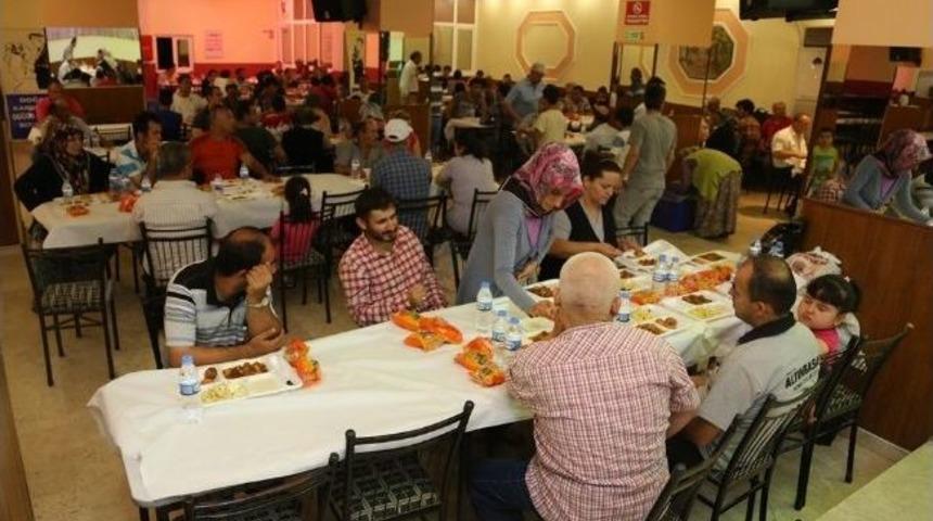 Ramazan Maltepe&rsquo;de Dolu Dolu Yaşanıyor