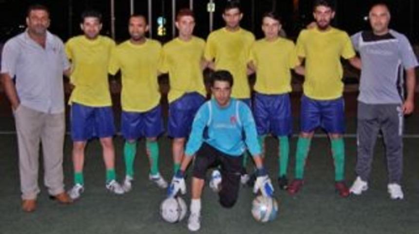 Sarıgazi Spor Kul&uuml;b&uuml; yeni transferlerini tanıttı