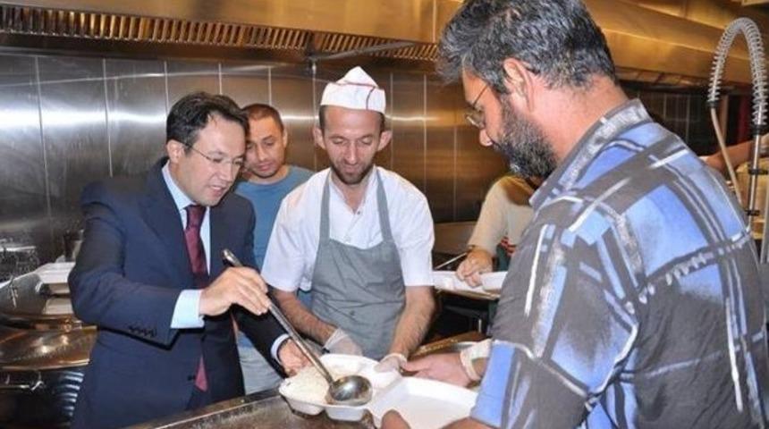 İhh Erzincan&rsquo;da Bin 500 Kişiye İftar Yemeği Verdi