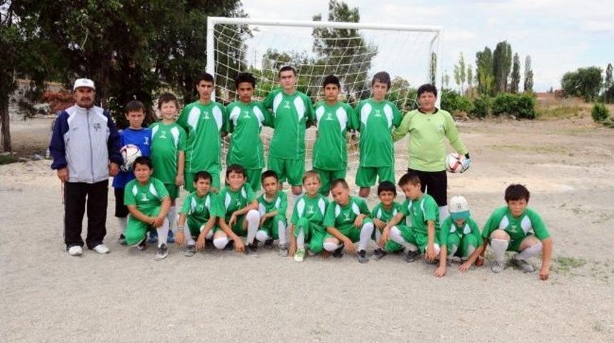 Esentepeli &Ccedil;ocuklar İ&ccedil;in Futbol Okulu