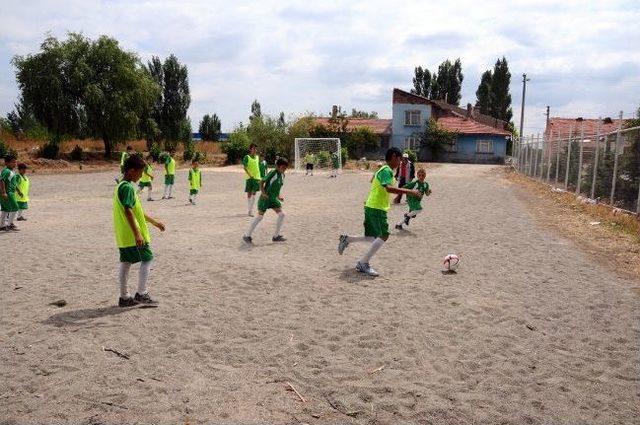 Esentepeli Çocuklar İçin Futbol Okulu