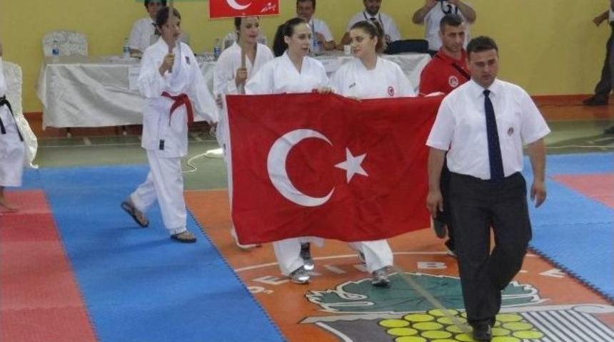 Ayb&uuml;ke Levent Başarıya Doymuyor