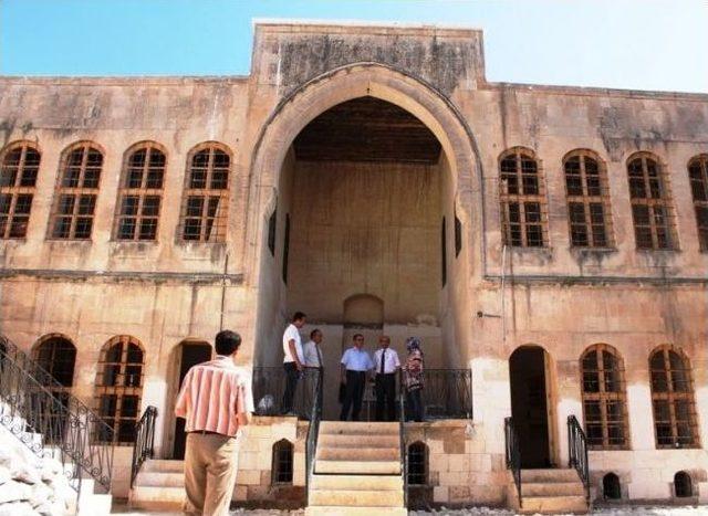 Vali Tapsız, Tarihi Mekanları Gezdi 2