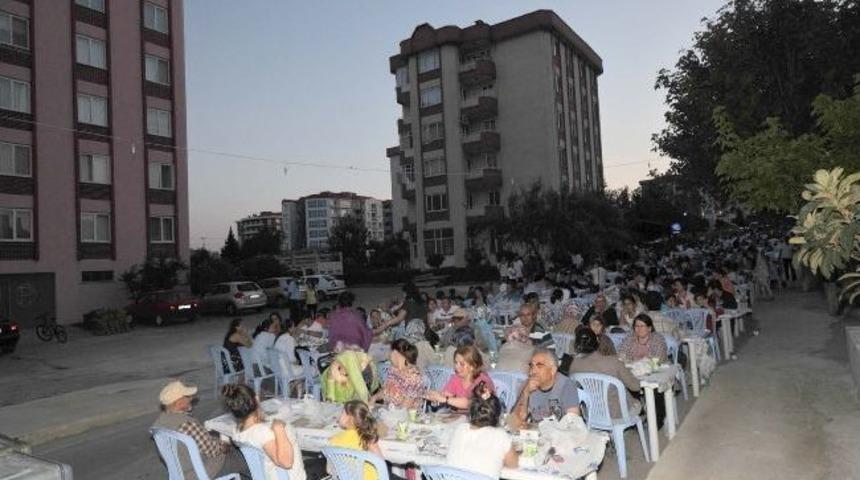 &Ccedil;anakkale&rsquo;de Sokak İftarları Devam Ediyor