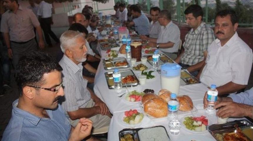 Arabanlılar İftar Yemeğinde Bir Araya Geldi