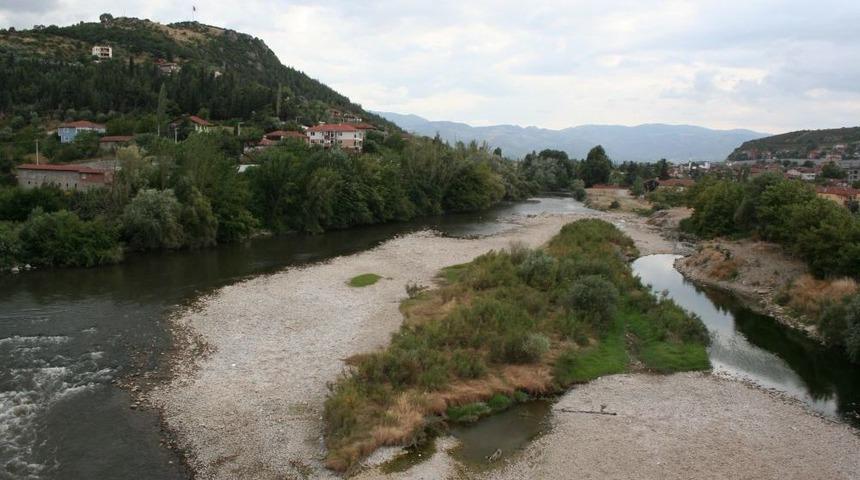 Sakarya Nehri&rsquo;nde Susuzluktan Adacıklar Oluştu