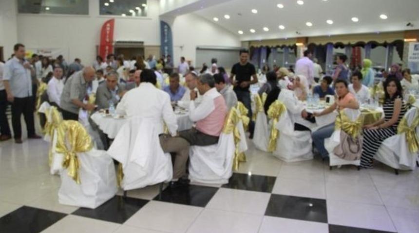 Ak Parti Bornova'dan G&ouml;n&uuml;l Sofraları