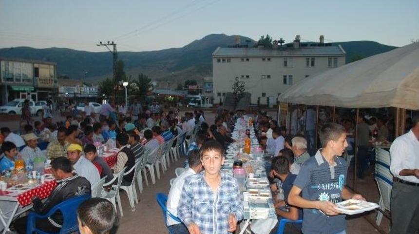 Başkan &Ouml;zkan Esnaflarla İftarda Bir Araya Geldi