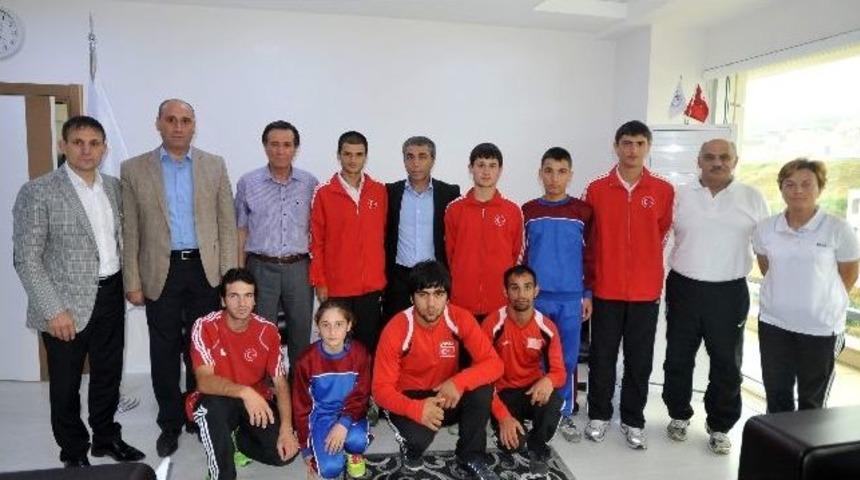 Dereceye Giren Sporculardan M&uuml;d&uuml;r Yazıcı&rsquo;ya Ziyaret