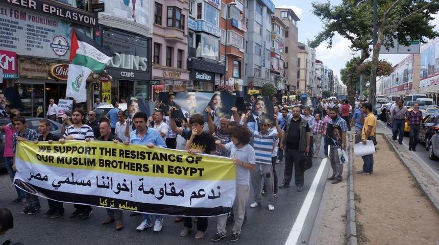 Cuma &Ccedil;ıkışı Mursi'ye Destek Eylemi