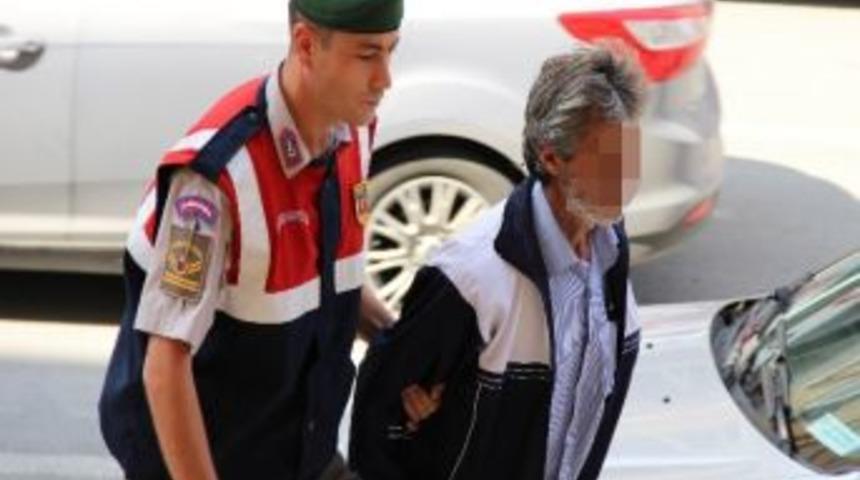 Dedesinin Tarlasına Dişi Hint Keneviri Ekti