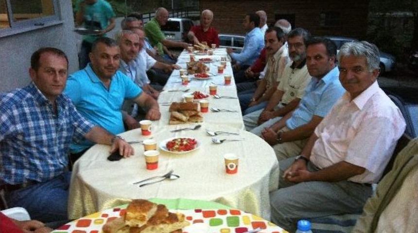 Ak Parti Yomra İlçe Teşkilatı İftarda Buluştu