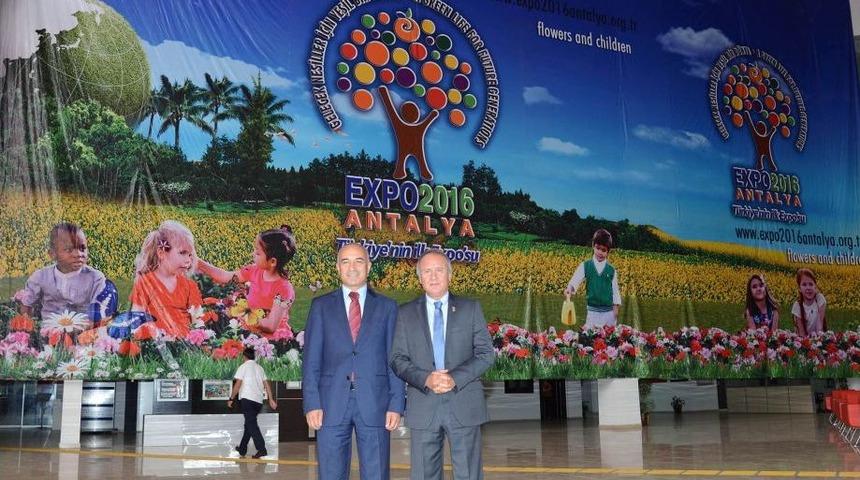 EXPO Tanıtımı I&ccedil;in Muratpaşa Belediyesi&rsquo;ne Dev Afiş