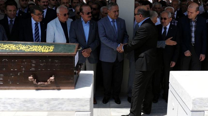 H&uuml;seyin &Ccedil;elik, Yeğenini Son Yolculuğuna Uğurladı