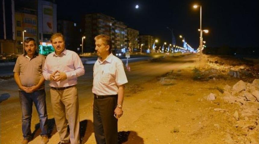 Başkan &Ccedil;akır, Gece &Ccedil;alışmalarına Devam Ediyor