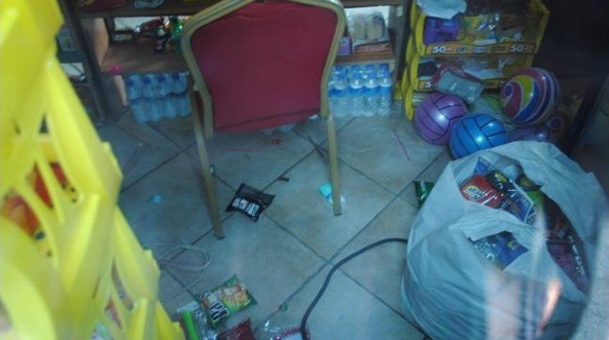 Kantine Giren Hırsızlar Bisk&uuml;vi Yiyip Kola İ&ccedil;ti