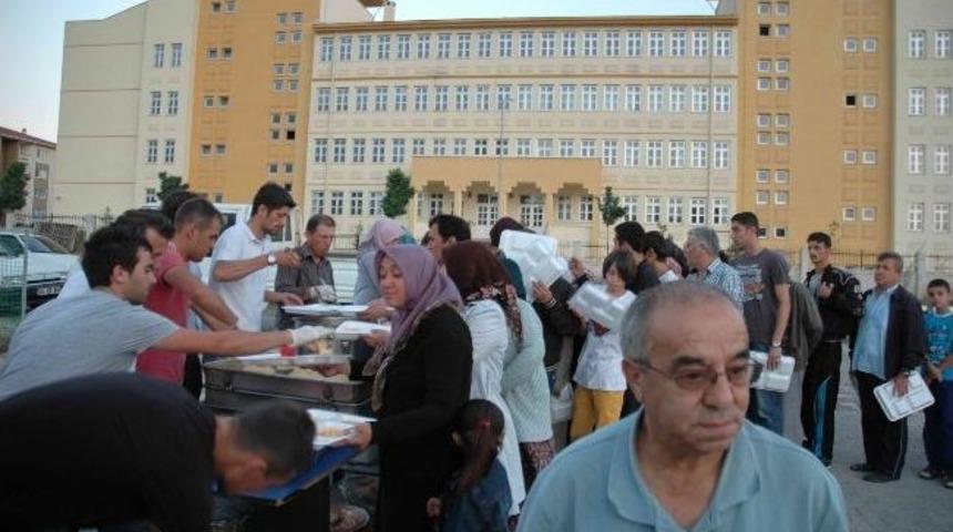 Başkan Karahan İftarda Her G&uuml;n Bir Mahallede