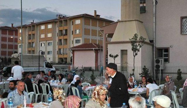 Başkan Karahan İftarda Her Gün Bir Mahallede