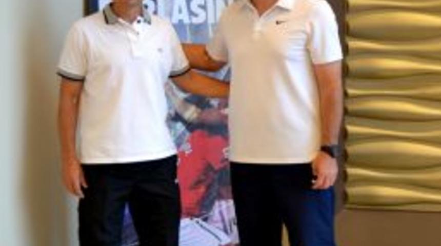 Eskişehirspor'un Teknik Kadrosu Sağlık Kontrol&uuml;nden Ge&ccedil;ti