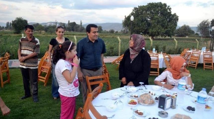 Bigadi&ccedil;'te Şehit Ailelerine İftar Yemeği