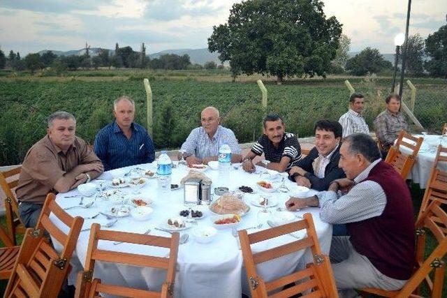 Bigadi&ccedil; te Şehit Ailelerine İftar Yemeği 1