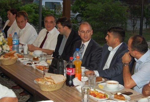 Vergi Dairesi M&uuml;d&uuml;r&uuml;ne Uğurlama Yemeği 1