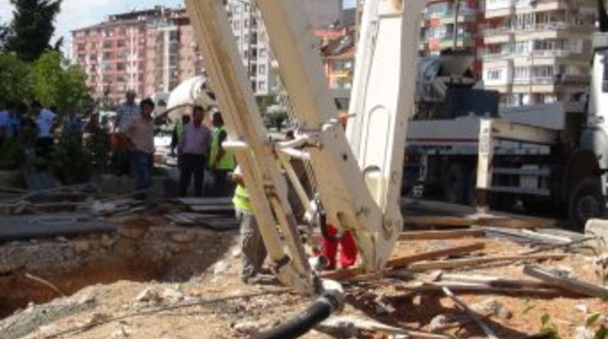 Uşak&rsquo;ta Beton Mikseri Pompası Patladı: 7 Yaralı