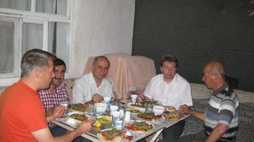 Kaymakam Karahan İftarda Vatandaşlarla Buluşuyor