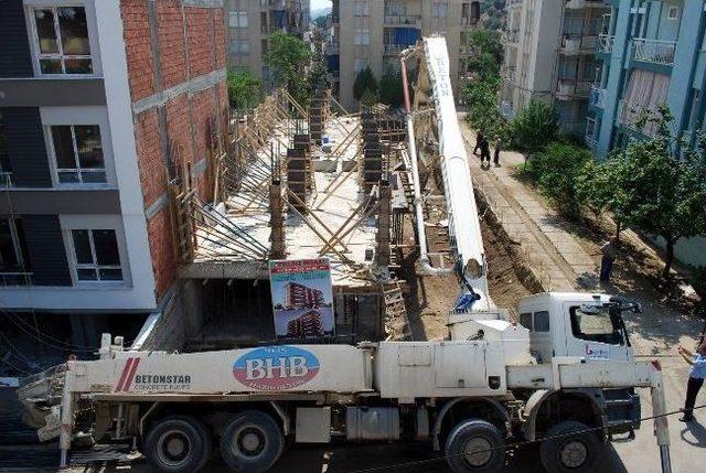 Salihli’de Beton Mikseri Devrildi