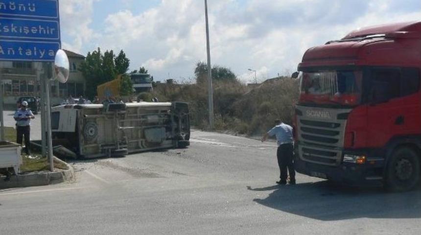 Boz&uuml;y&uuml;k&rsquo;te Trafik Kazası, 1 Yaralı