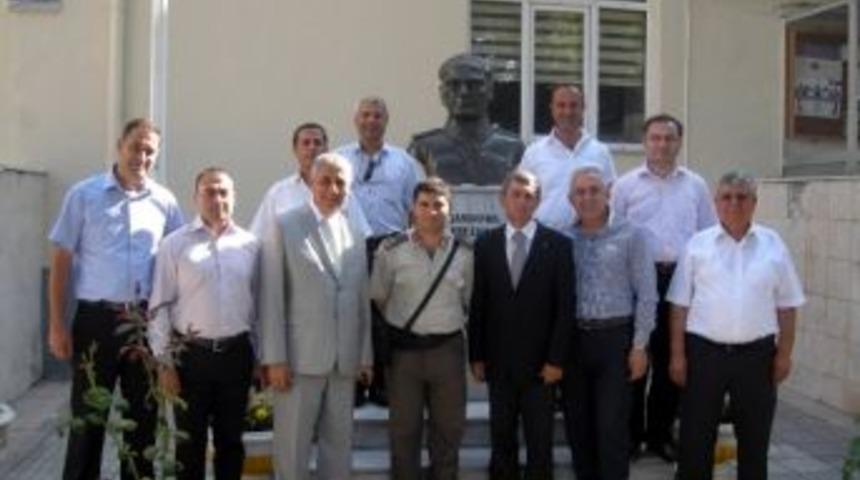 Salihli Tso Y&ouml;netimi Jandarma Komutanı Şahin&rsquo;i Ziyaret Etti