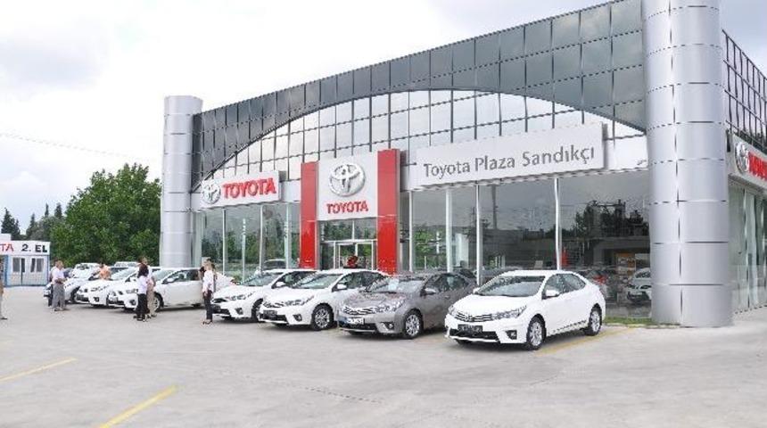 Yeni Toyota Corolla Sandık&ccedil;ı Plaza&rsquo;da D&uuml;zenlenen T&ouml;renle İlk Sahiplerine Teslim Edildi