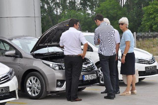 Yeni Toyota Corolla Sandıkçı Plaza’da Düzenlenen Törenle İlk Sahiplerine Teslim Edildi