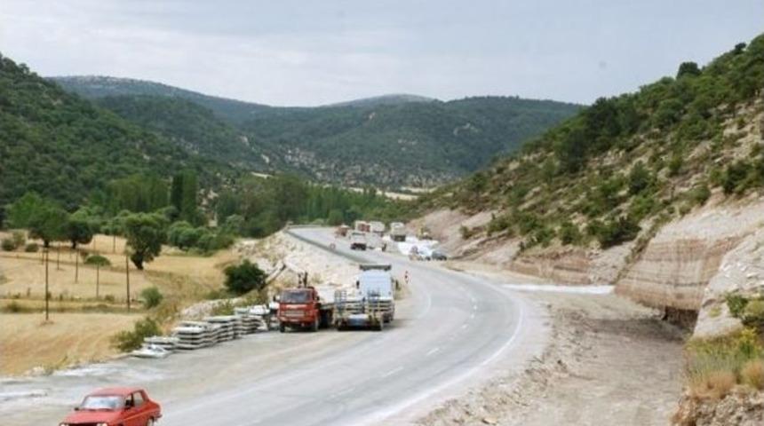 K&uuml;tahya-gediz-uşak B&ouml;l&uuml;nm&uuml;ş Yol &Ccedil;alışmaları Hızla Devam Ediyor