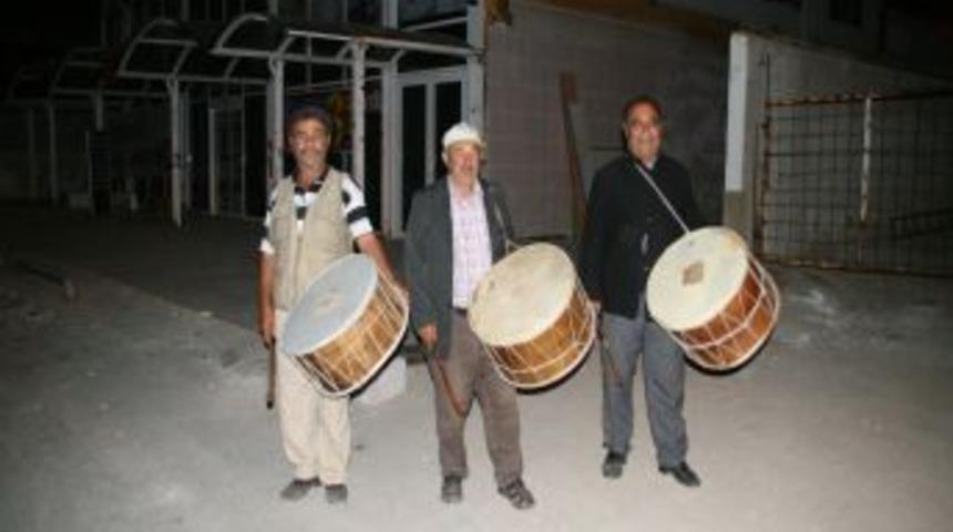 Ramazan Ayının Yaz D&ouml;nemine Denk Gelmesi Davulcuların Işini Kolaylatırdı