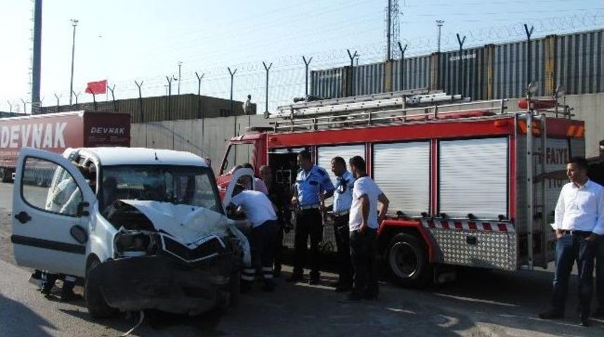 Kamyonet ref&uuml;je daldı: 1 &ouml;l&uuml;