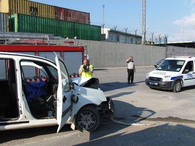 Kamyonet refüje daldı: 1 ölü