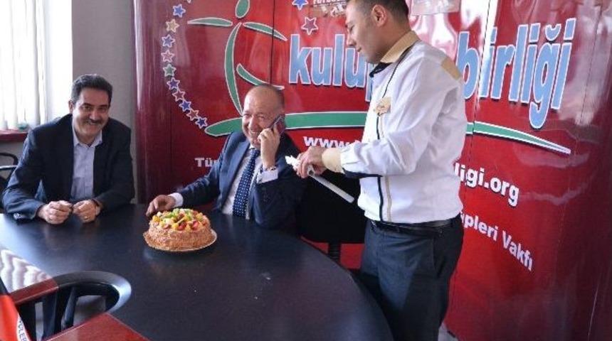 G&uuml;ltekin Gencer'e Doğum G&uuml;n&uuml; S&uuml;rprizi