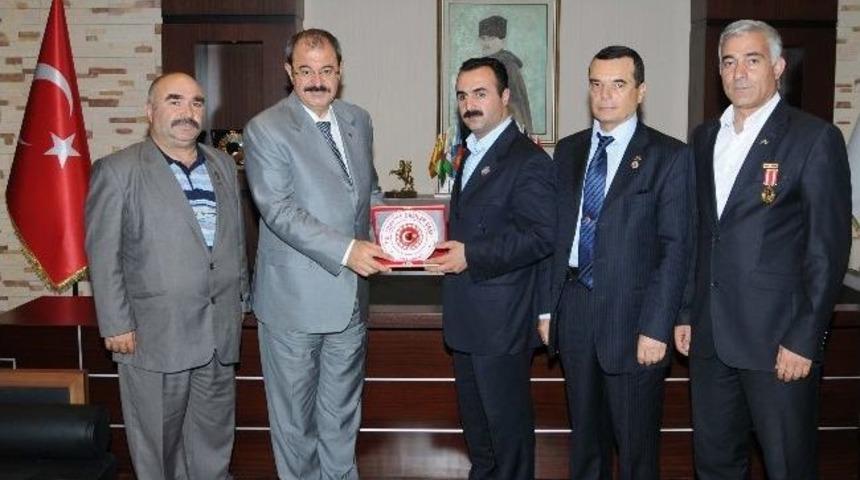 Gso Başkanı Konukoğlu&rsquo;na Anlamlı Plaket