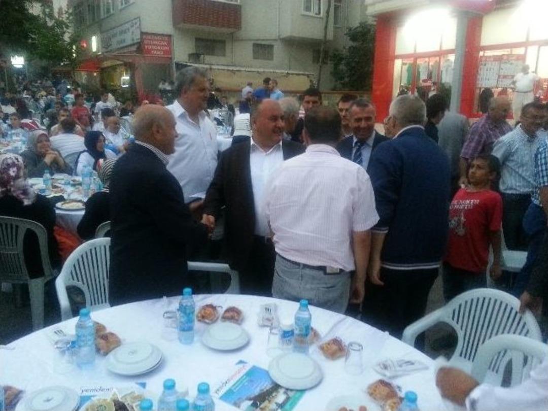&Uuml;mraniyeliler 3 Bin Kişilik İftar Sofrasında Buluştu