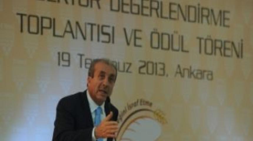 Mehdi Eker: T&uuml;rkiye&rsquo;de Her Yıl 2 Milyar Ekmek &Ccedil;&ouml;pe Gidiyor