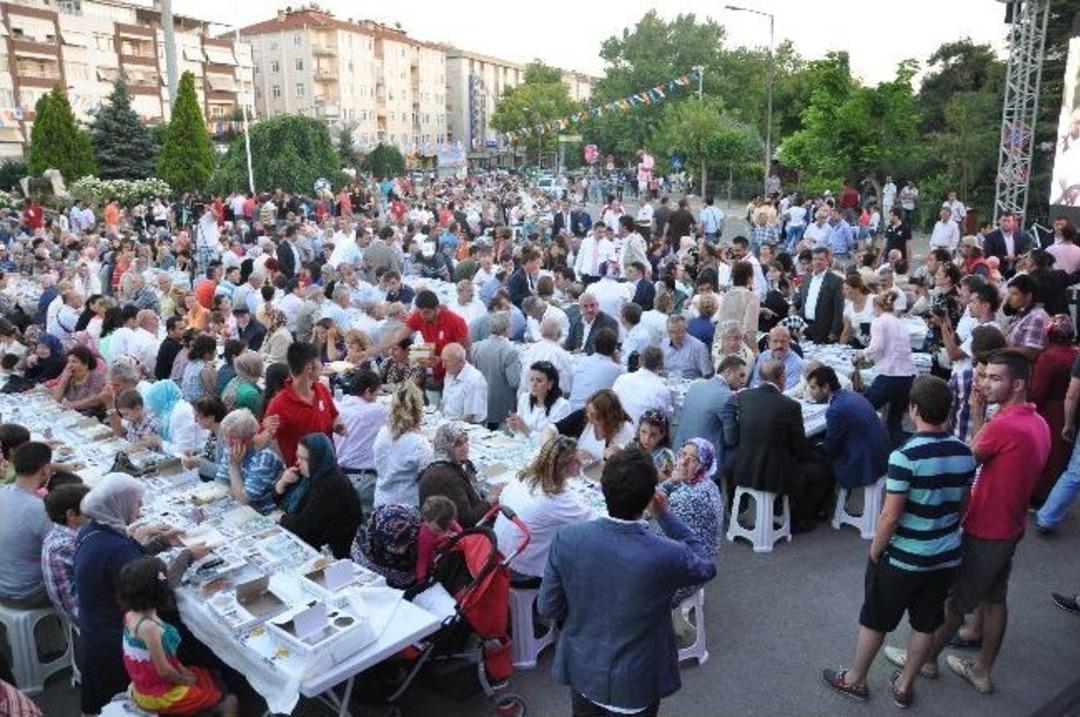 Bakan M&uuml;ezzinoğlu, Kırklareli&rsquo;de İftara Katıldı