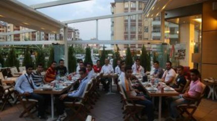 Elazığ UltrAslan Grubundan Iftar Yemeği