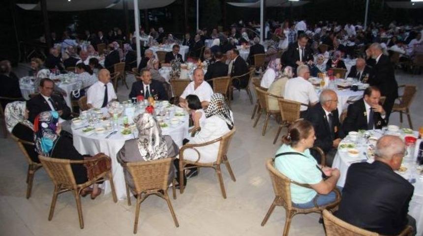 Bursa'da Şehit Yakınları, Gaziler Ve Engeliler İftarda Buluştu